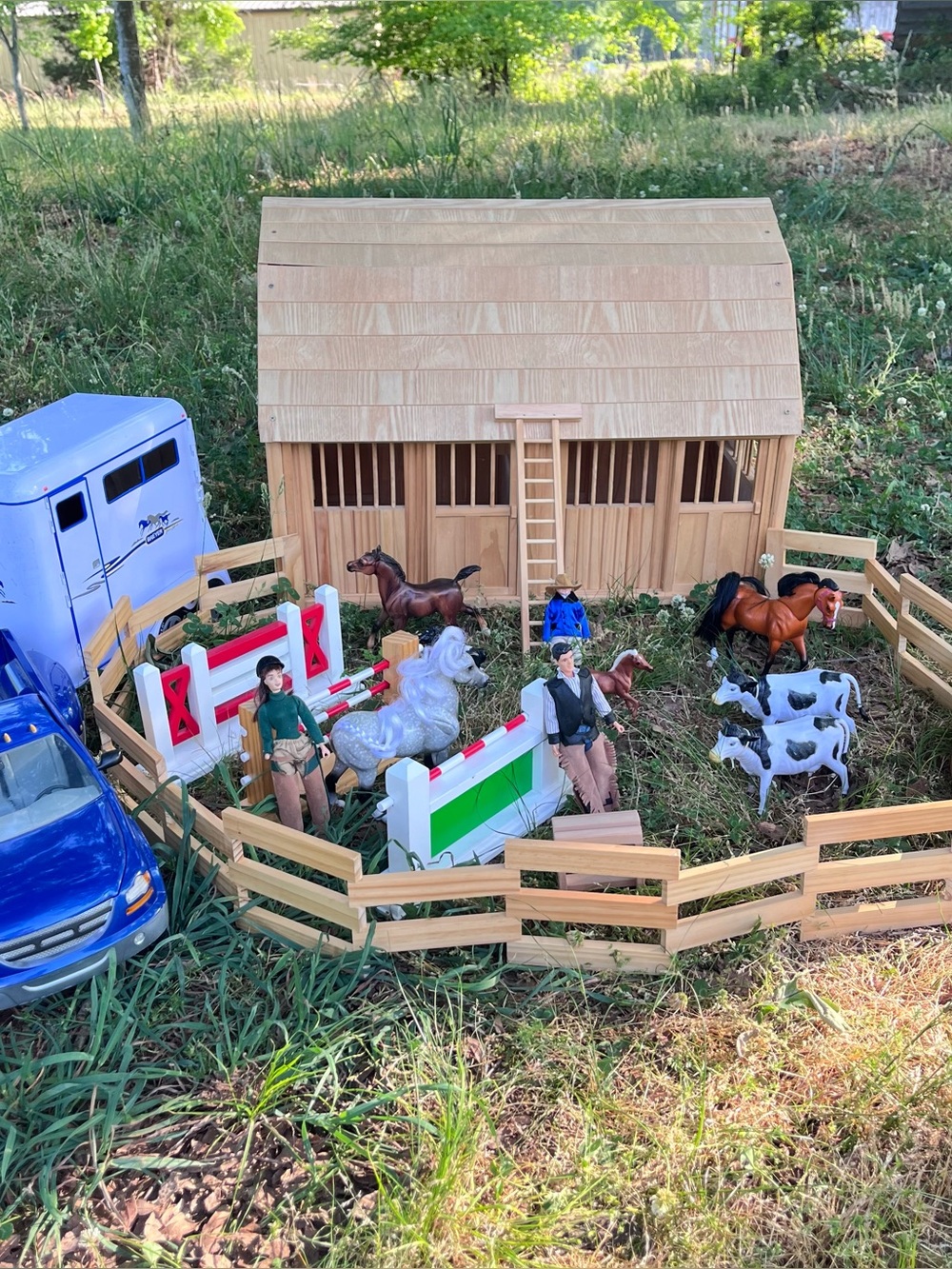 Breyer Vintage Wooden Barn Playset with Farm Figures and Fencing